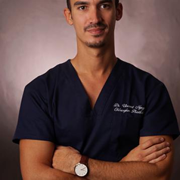 Dr. Nguyen, neuer Referenz-Chirurg in Paris (Frankreich)